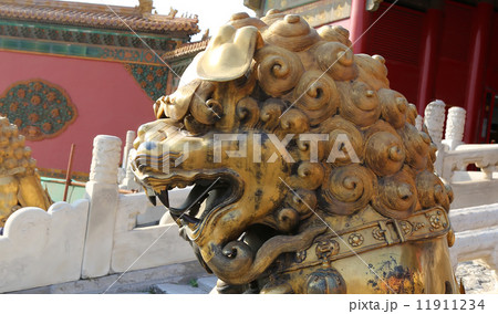A bronze Chinese dragon statue in the Forbidden City. Beijing, China 11911234