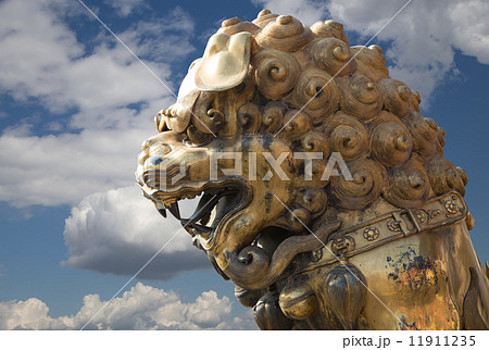 A bronze Chinese dragon statue in the Forbidden City. Beijing, China 11911235