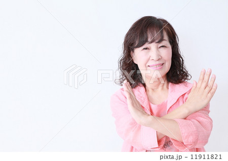 シニア女性　イメージ 11911821