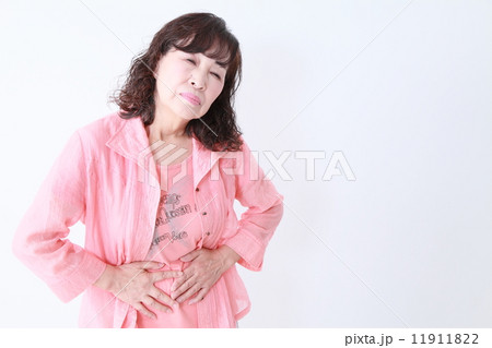 シニア女性　病気イメージ 11911822