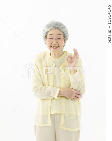 シニア女性 11914145