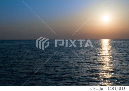 Sunset above the sea 11914813