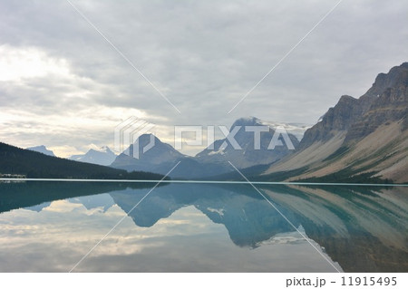 バンフ国立公園　ペイトー湖 11915495