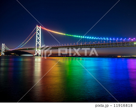 明石海峡大橋のライトアップの写真素材