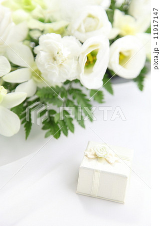 花束とプレゼント 11917147