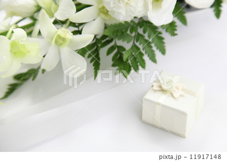 花束とプレゼント 花束とプレゼント 11917148