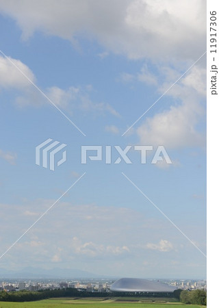 羊ヶ丘展望台から見た札幌ドーム 11917306