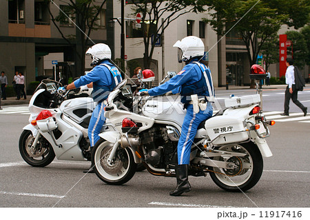 2台の白バイ 2台の白バイ 11917416
