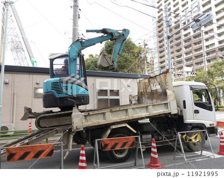 重機の運搬　 11921995