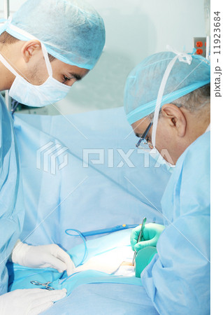 Two surgeons working 11923684