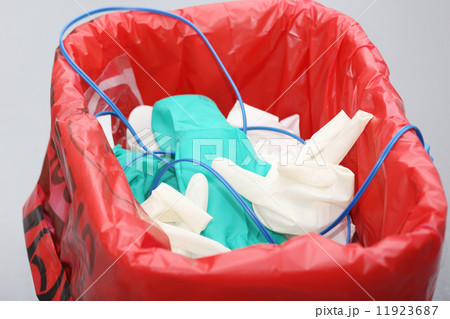 Trash with surgery disposable objects 11923687