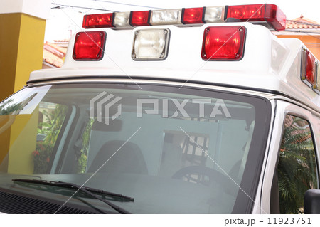 Front part of an ambulance looking for the patient 11923751