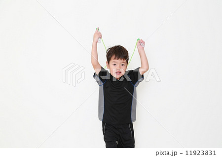 なわとびをする男の子 なわとびをする男の子 11923831