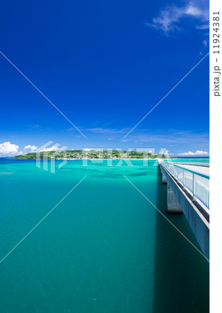 沖縄の海・古宇利大橋 沖縄の海・古宇利大橋 11924381