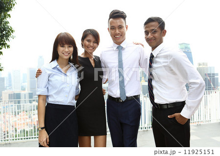 4人のアジア人ビジネスマン 4人のアジア人ビジネスマン 11925151
