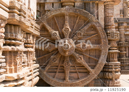 インド コナーラクのスーリヤ寺院 車輪1の写真素材 [11925190] - PIXTA