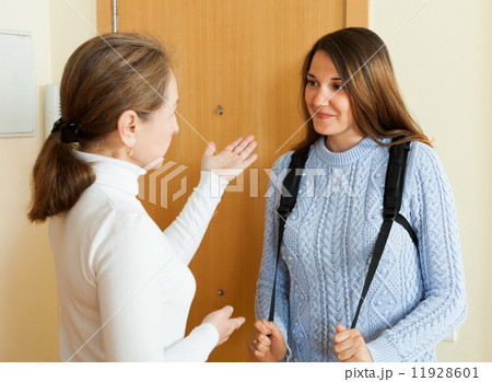 Mother sees off teenage daughter Mother sees off teenage daughter 11928601
