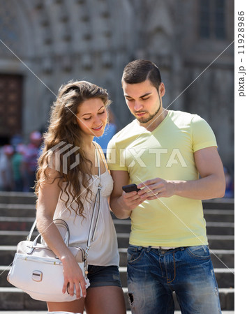 Couple using the map at smartphone 11928986