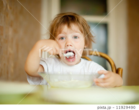 child eats dairy with spoon 11929490