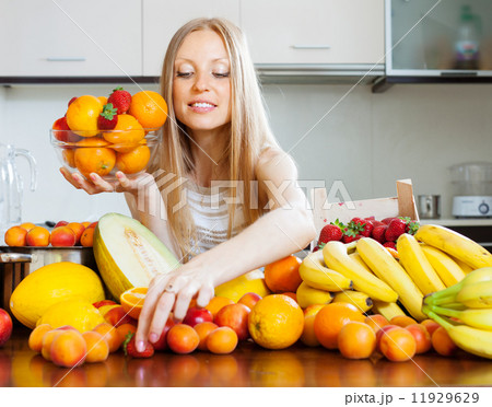 blonde long-haired woman choosing fruits 11929629