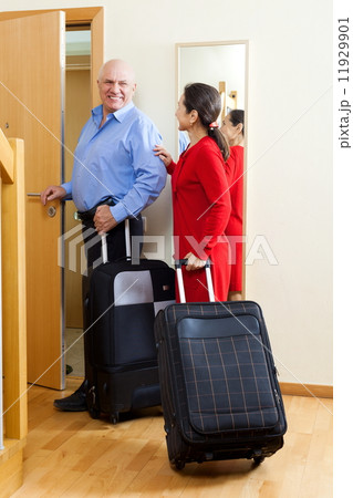 Mature travelers Mature travelers 11929901