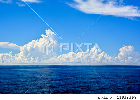 水平線と雲 11933398