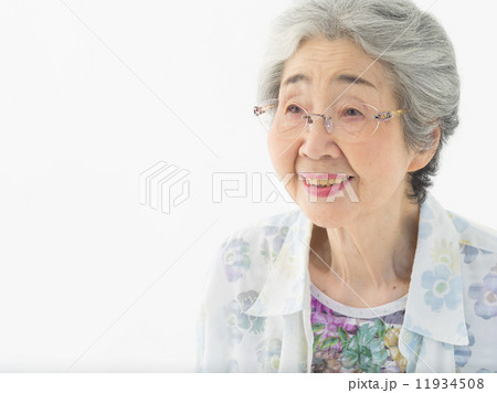 シニア女性 11934508