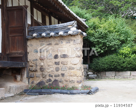 世界遺産　韓国　良洞民俗村　書百堂の塀 11934587
