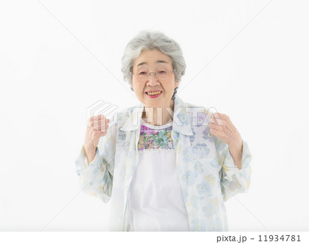 ガッツポーズ・シニア女性 11934781