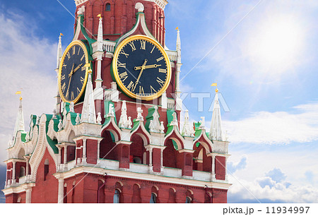Famous Spasskaya tower with kremlin chimes close up Famous Spasskaya tower with kremlin chimes close up 11934997