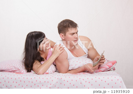 Husband thinks money. Wife fawns 11935910