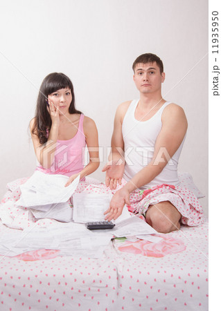 Newlyweds very surprised total amount of invoices for payment 11935950