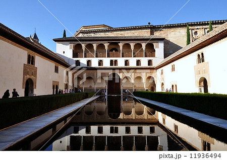 アルハンブラ宮殿・アラヤネスのパティオ 11936494