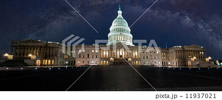 capitol building with milky way sky 11937021