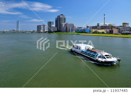 信濃川とウオーターシャトル 11937485