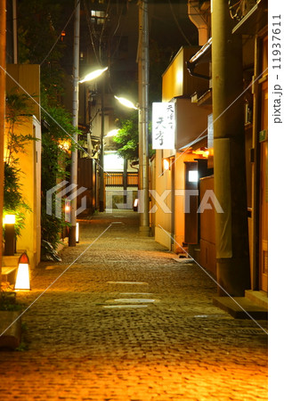 夜の神楽坂 11937611