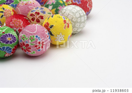 ちりめん細工の小さな玉 11938603