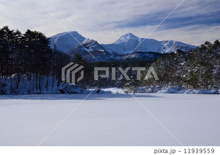 冬の五色沼と磐梯山 冬の五色沼と磐梯山 11939559