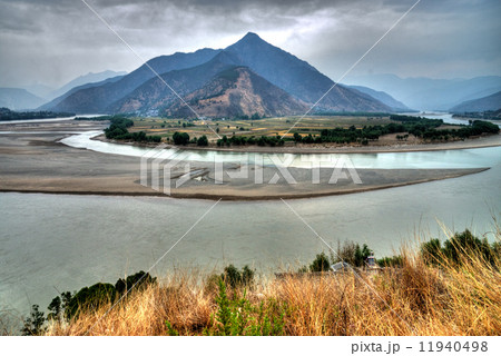 中国世界遺産　三江併流長江第一湾を望む 11940498