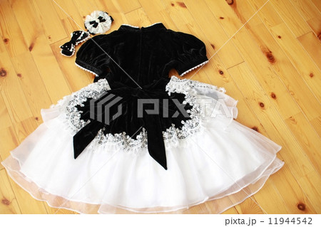 ベロア素材のキッズドレスと髪飾り　フォーマルドレス 11944542