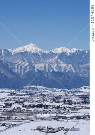 信州　安曇野の冬と北アルプス 11944995