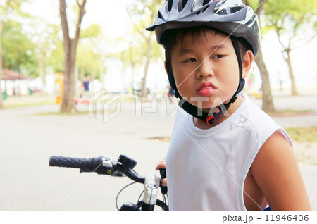 Cycling boy stick out tongue 11946406