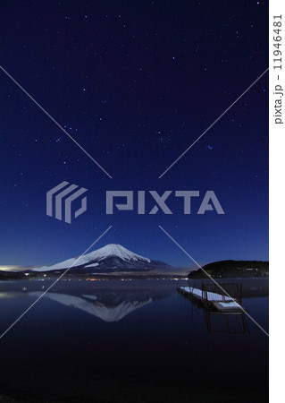 星空と逆さ富士 11946481