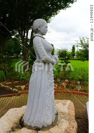 荻野吟子像 11946603