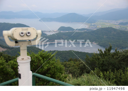 展望台から見る日向湖と若狭湾 11947498