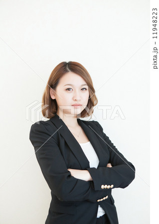 睨む 女性 睨む 女性 11948223