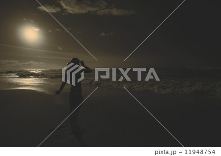 Training woman on the beach Training woman on the beach 11948754