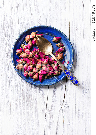 Heap of tea roses 11949278