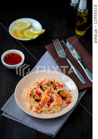 stir fried rice noodles with prawns and mussels stir fried rice noodles with prawns and mussels 11950310