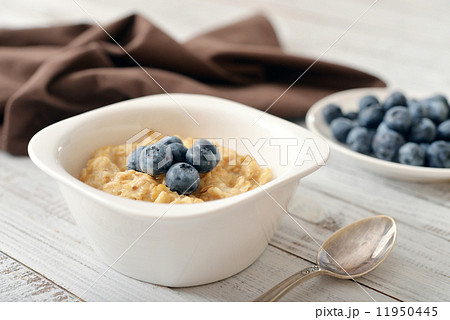 Porridge with fresh blueberry Porridge with fresh blueberry 11950445